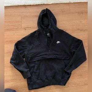 Men’s large NIKE hoodie with front pocket in black Size L